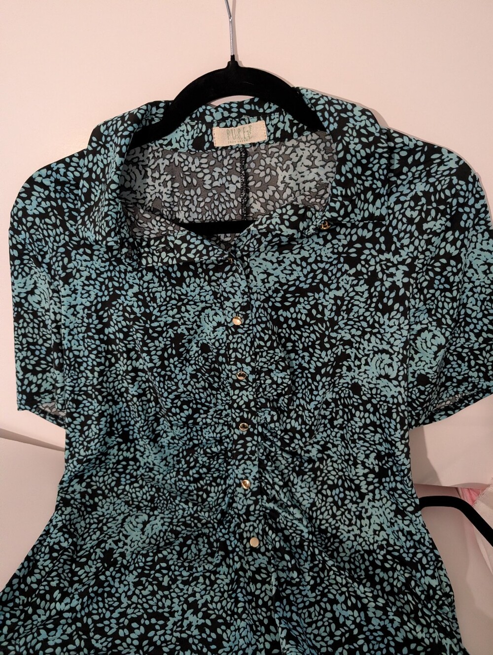 Lightweight Black & Teal Button-Front Women’s Top with